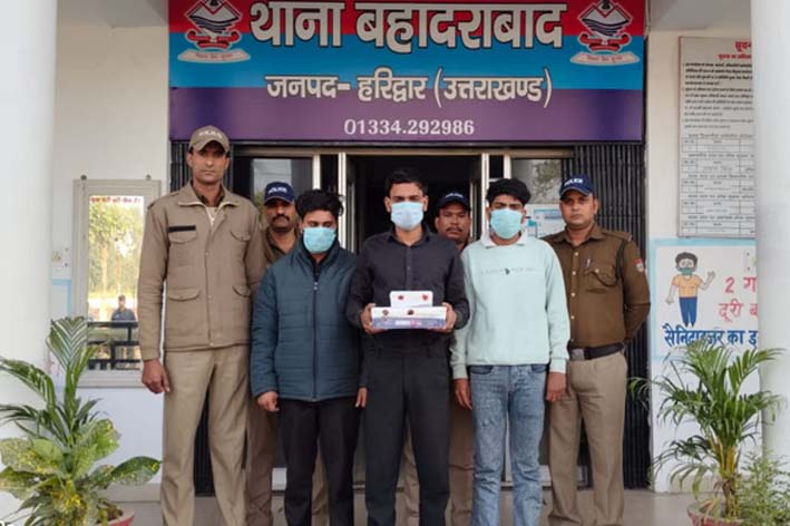 करोड़ों की संपत्ति पर कब्जा जमाने की नीयत से बेटा ने की पिता की हत्या : पुलिस ने बेटे सहित तीनों आरोपियों को किया गिरफ्तार