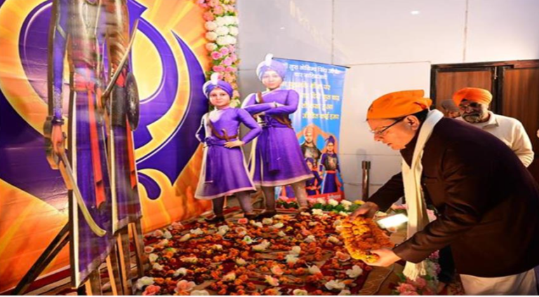 वीर बाल दिवस: सीएम धामी ने गुरुद्वारा में टेका मत्था, कहा- चार साहिबजादों का बलिदान इतिहास में अनोखा अध्याय