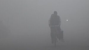 कड़ाके की ठंड: UP में 12वीं तक के सभी स्कूल बंद, टूटा 13 साल का रिकॉर्ड