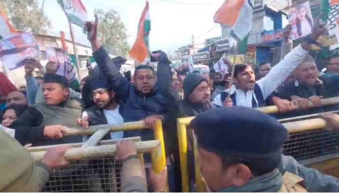 गौचर में मेले के दौरान हंगामा, पुलिस ने कई नेताओं को लिया हिरासत में । 