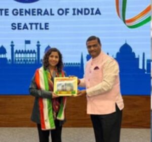 UP: वॉशिंगटन के रेडमंड शहर की बनीं पहली महिला काउंसिलर, भारतीय परिधान में ली शपथ