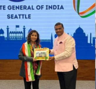 UP: वॉशिंगटन के रेडमंड शहर की बनीं पहली महिला काउंसिलर, भारतीय परिधान में ली शपथ