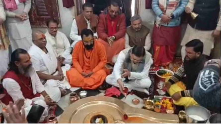 मुख्यमंत्री धामी ने दक्षेश्वर महादेव मंदिर में किया रुद्राभिषेक, साधु-संतों से कुंभ मेले पर भी की चर्चा