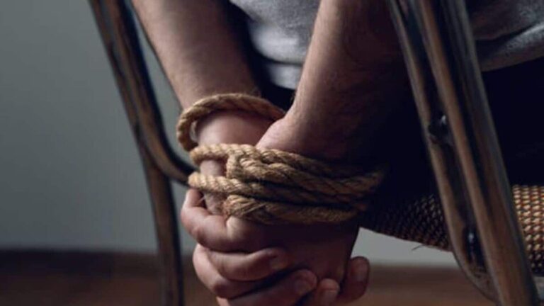 MP: आरक्षक ने दोस्त की पत्नी से बंधक बनाकर किया दुष्कर्म, शोर मचाने पर जान से मारने की दी धमकी