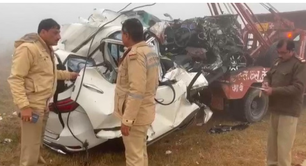 एक्सप्रेसवे पर भीषण सड़क हादसा, कार पलटने से चार लोगों की मौत |