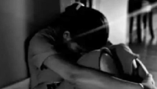 क्लासरूम में 11वीं कक्षा की छात्रा के साथ अभद्रता, अध्यापक पर गंभीर आरोप, बोला- ‘तुम्हारे कई बॉयफ्रेंड हैं…’