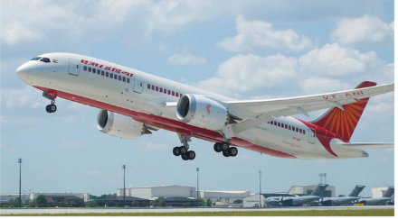 मुंबई जा रहा विमान की आपातकालीन लैंडिंग, टेक्निकल खराबी के कारण दिल्ली लौटा