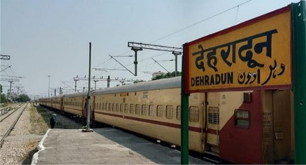 देहरादून रेलवे स्टेशन पर 48 घंटे के उपवास पर लोको पायलट, जानिए क्यों उठाया यह कदम