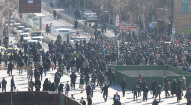 ईरान में हिंसक प्रदर्शन जारी, पूर्व क्राउन प्रिंस ने अमेरिका को क्यों दिया समर्थन?