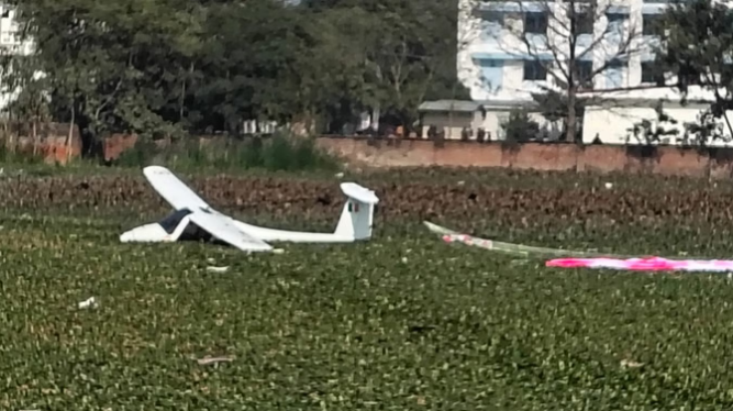 प्रयागराज में ट्रेनी विमान क्रैश, केपी कॉलेज के पास तालाब में गिरा