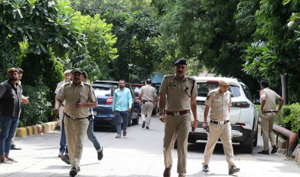 कई स्कूलों को बम धमकी वाले ई-मेल, मची अफरा-तफरी, जांच में जुटी एजेंसियां