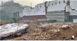 बुलडोजर से पहले आधी रात कार्रवाई, संभल में मुस्लिम समुदाय ने खुद गिराई अवैध मस्जिद