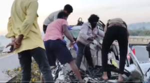 हाईवे पर तेज रफ्तार का कहर, एसयूवी और मोटरसाइकिल की भीषण टक्कर, 7 लोगों की मौत