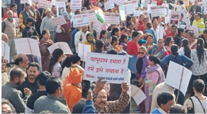 भूमि प्रकरण मामले को लेकर लोगों का विरोध प्रदर्शन, राहुल गांधी को लिखा पत्र