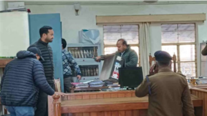 Uttarakhand: न्यायालय में बम होने की सूचना पर मचा हड़कंप, खंगाला पूरा कोर्ट, जांच में जुटी पुलिस