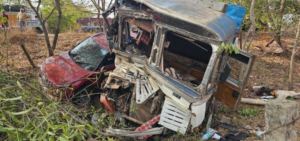 टिप्पर और ट्रक में आमने-सामने की टक्कर, कार भी चपेट में आई, एक की मौत, 6 लोग घायल