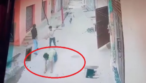 युवक की बेरहमी से हत्या, सरेराह आरोपी ने मारी गोली और चाकू से काटा गला; मची अफरा-तफरी