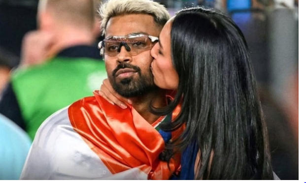 जश्न के दौरान तिरंगे के अपमान को लेकर हार्दिक पांड्या के खिलाफ शिकायत दर्ज |