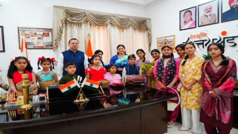 संस्कृति और लोकपर्व फूलदेई: मुख्यमंत्री आवास में सीएम धामी ने बच्चों के साथ मनाया फूलदेई festival