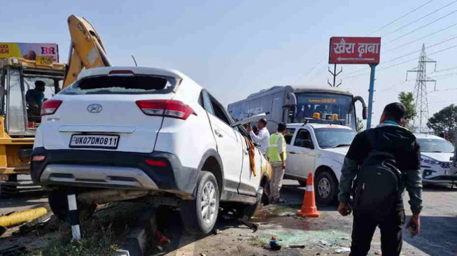 ड्राइवर को आई झपकी, हाईवे पर पलटी कार, कई लोग घायल