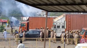 ईद पर बवाल: ‘फरसा वाले बाबा’ की हत्या, हाईवे पर पथराव; SDM और पुलिस की गाड़ी क्षतिग्रस्त