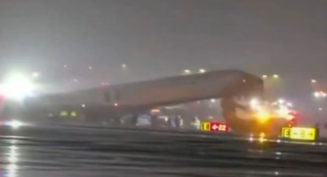 न्यूयॉर्क एयरपोर्ट पर बड़ा हादसा: एयर कनाडा विमान की ग्राउंड व्हीकल से टक्कर