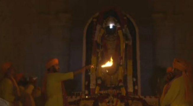 रामलला के ललाट पर सूर्यदेव का तिलक, धूमधाम से मनाया जा रहा राम जन्मोत्सव