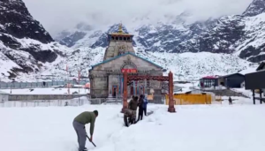 केदारनाथ यात्र को लेकर तैयारियां तेज, बर्फ हटाने का काम युद्ध स्तर पर जारी