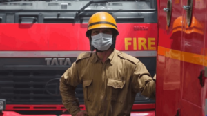 रिठाला मेट्रो स्टेशन के पास लगी भीषण आग, 70 से अधिक झुग्गियां जलकर राख