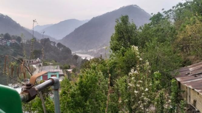 मैदान से पहाड़ तक चढ़ रहा पारा, आज कई जिले बारिश-बर्फबारी की संभावना