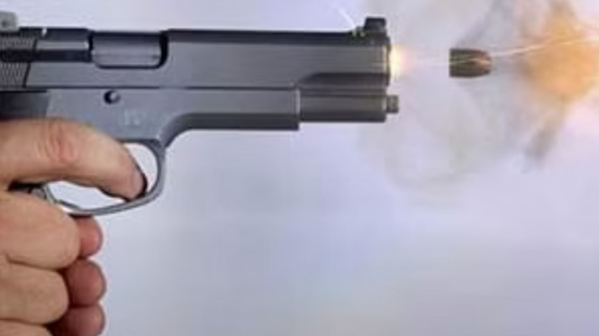 व्यक्ति ने पड़ोसियों पर लाइसेंसी बंदूक से झोंका फायर; 3 लोग घायल, कारतूस और खोखा बरामद