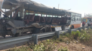 एक्सप्रेसवे पर भीषण हादसा, खड़े ट्रक से टकराई रोडवेज बसें, तीन की मौत, 31 घायल