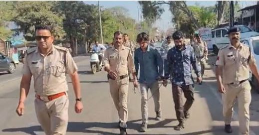 ‘ईरान जिंदाबाद’ के नारे लगाने वालों पर कार्रवाई, पुलिस ने जुलूस निकालकर कोर्ट भेजा