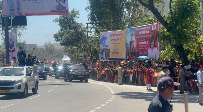 12 किमी रोड शो में गूंजा ‘मोदी-मोदी’, उत्तराखंड बना उत्सव स्थल