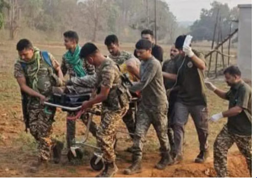 सारंडा जंगल में नक्सलियों का आईईडी हमला, 5 जवान घायल