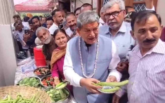 तरबूज-खरबूज पार्टी से गरमाई सियासत, हरीश रावत फिर चर्चा में