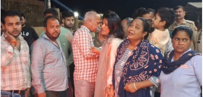 बुलंदशहर ट्रिपल मर्डर: एक घर से उठीं 3 अर्थियां, गांव में पसरा मातम