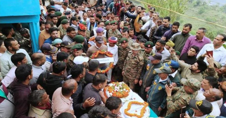 उत्तराखंड: शहीद विकास कुमार पंचतत्व में विलीन, नम आँखों से दी गई अंतिम विदाई