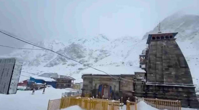 कपाट खुलने से पहले केदारनाथ धाम बर्फबारी से अद्भुत नजारा, तूफान और ओलावृष्टि की चेतावनी