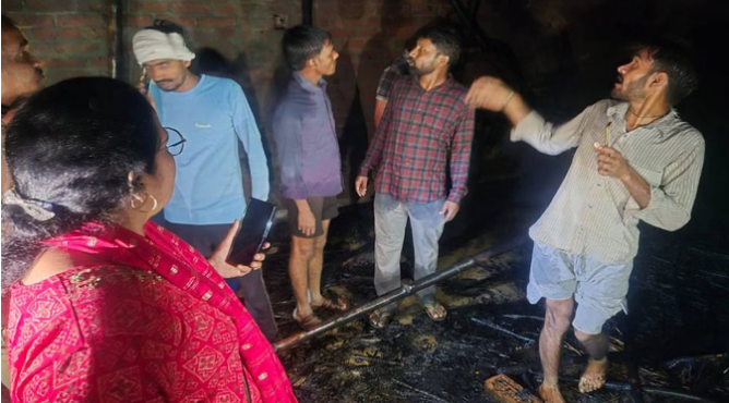 अग्निकांड में झुलसी सात वर्षीय मीनाक्षी ने भी तोड़ा दम, 3 की हो चुकी मौत; गांव में पसरा मातम