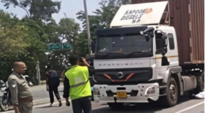 तेज रफ्तार का कहर: हाईवे पर कंटेनर से कुचलकर दो लोगों की मौत, परिवारों में मचा कोहराम