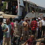 अनियंत्रित होकर पलटी टूरिस्ट बस, मची अफरा-तफरी, एक महिला की मौत; 22 लोग गंभीर घायल