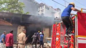 तपोवन में कैफे में शॉर्ट सर्किट से भीषण आग, लाखों का नुकसान