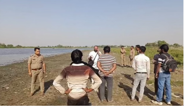 वृंदावन में बड़ा हादसा: पांटून पुल से टकराकर यमुना नदी में पलटी नाव, 3 की मौत