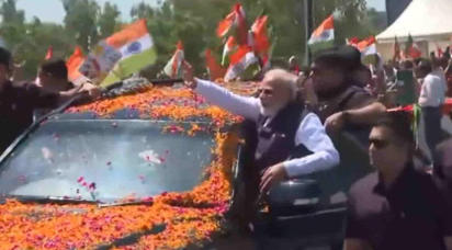 देहरादून में पीएम मोदी का भव्य रोड शो, शहर हुआ मोदीमय