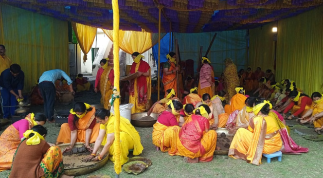 नरेंद्रनगर राजदरबार में परंपरा का अद्भुत संगम, महारानी ने पिरोया तिल का तेल