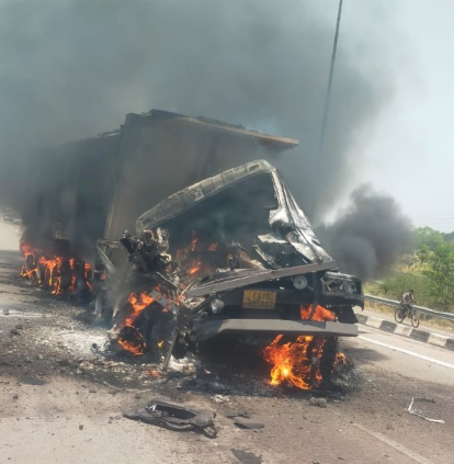 ब्रेकिंग न्यूज़: रायपुर-कोरबा हाईवे पर भीषण हादसा, ट्राला में लगी आग