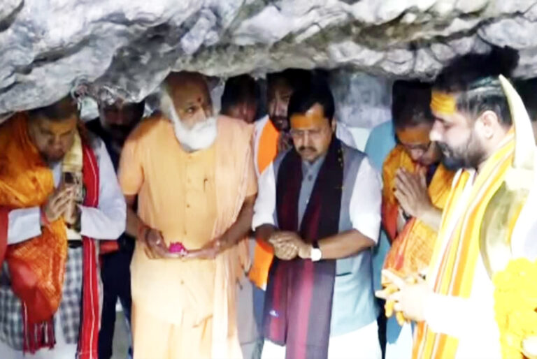 Bjp देहरादून में भाजपा अध्यक्ष नितिन नवीन का अंतिम दिन, टपकेश्वर महादेव के दर्शन से की शुरुआत