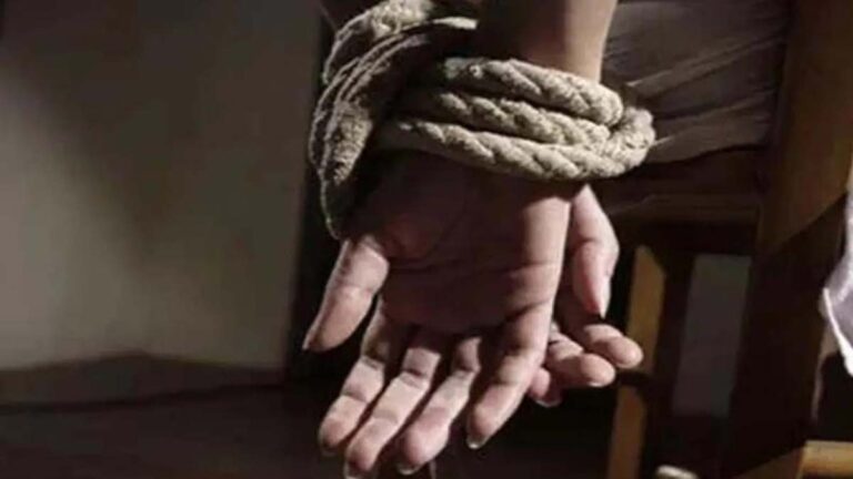 Jharkhand नौकरी के नाम पर झारखंड ले जाकर 35 युवतियों को बनाया बंधक, प्रशासन अलर्ट