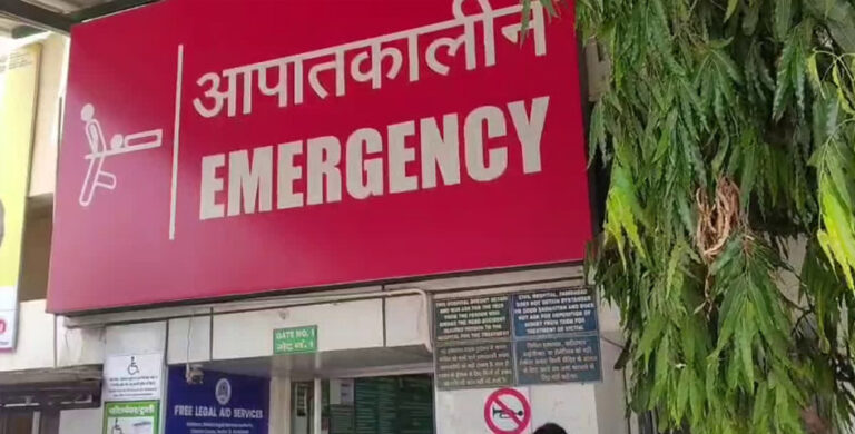 स्कूल के बाहर अचानक गिरी दीवार, चीख-पुकार के बीच घायल हुए 12 बच्चे